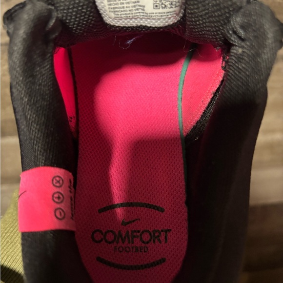 Nike Women’s Black with Pink Accent Athletic Running Shoes - Picture 9 of 9